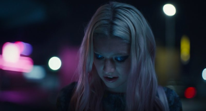 Hunter Schafer i rollen som Jules Vaughn. Bildkälla: HBO Max Hunter Schafer i rollen som Jules Vaughn. Bildkälla: HBO Max